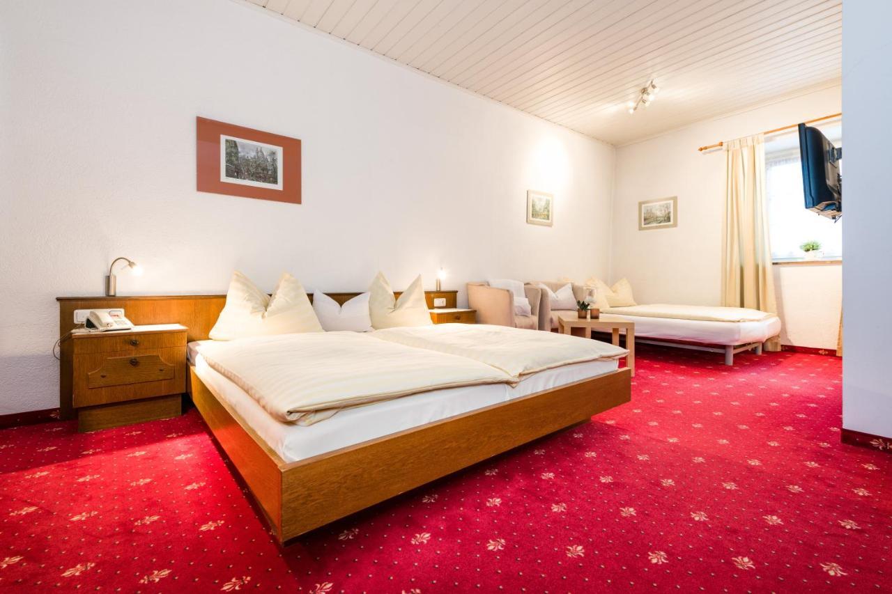 Hotel Goldener Hirsch Reutte Exterior photo