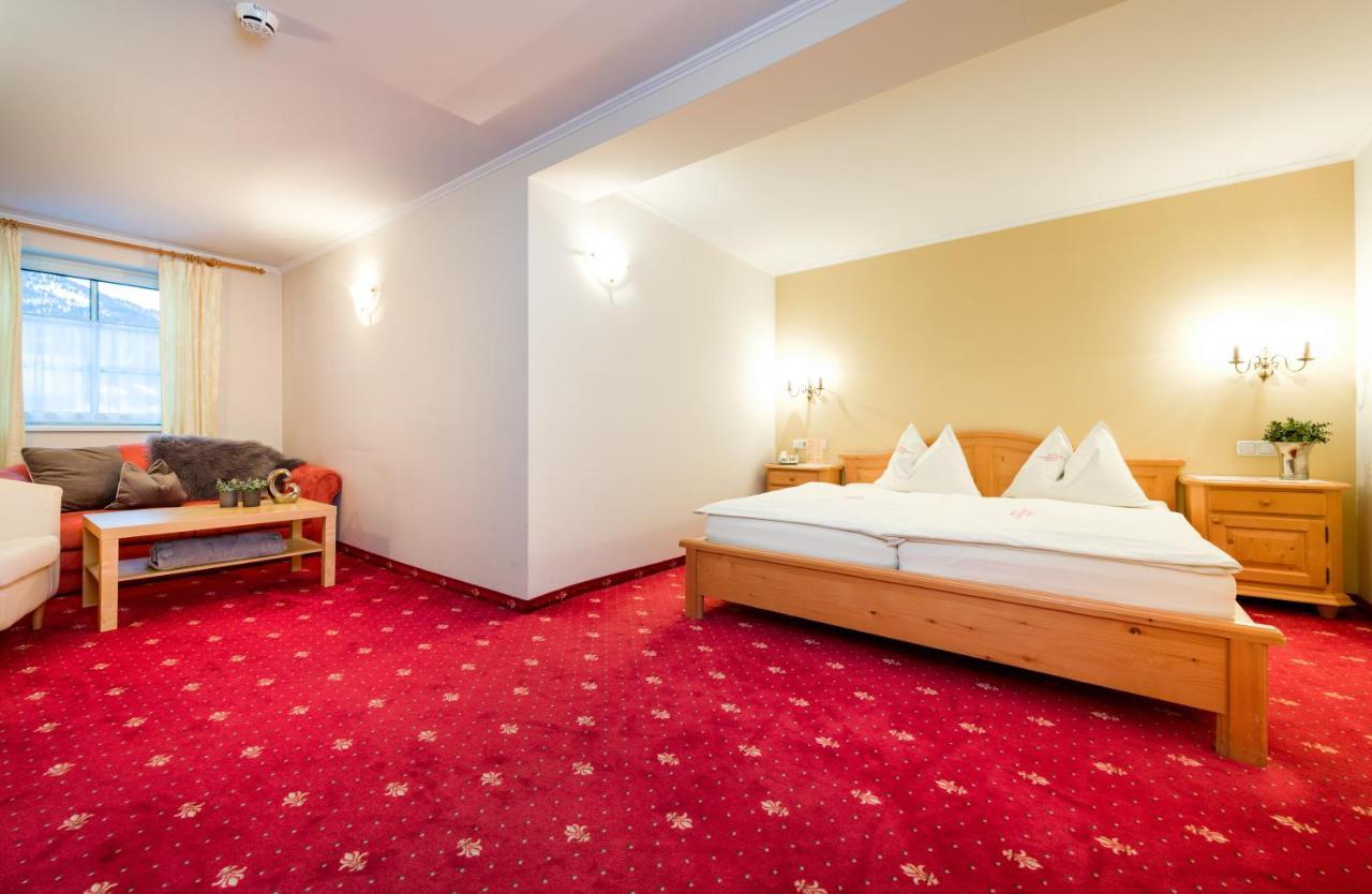 Hotel Goldener Hirsch Reutte Exterior photo